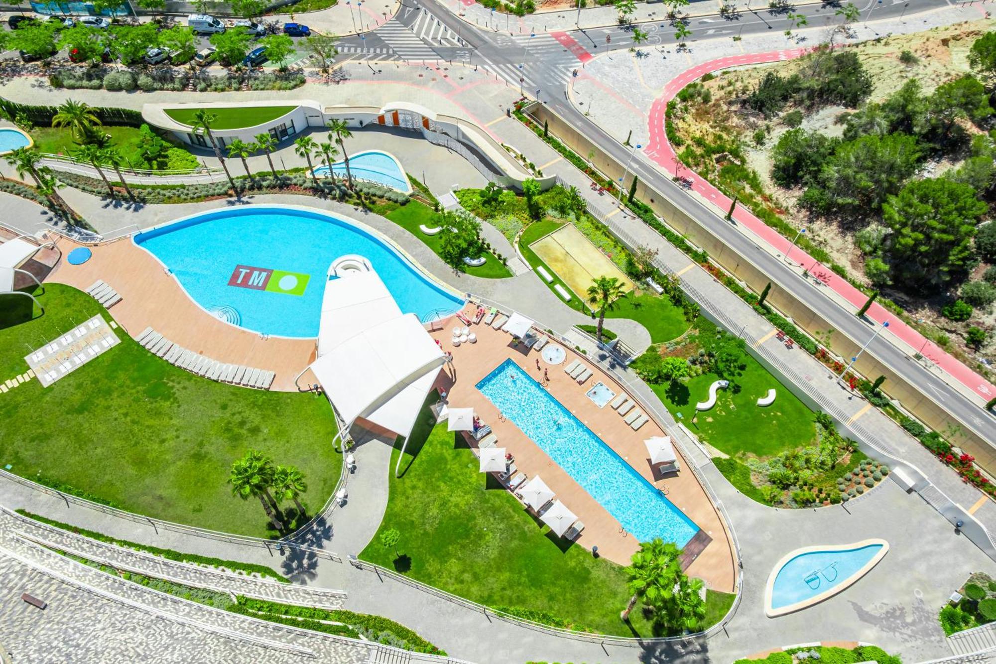 Sunset Waves 18-35 Poniente Beach Resort Benidorm Bagian luar foto