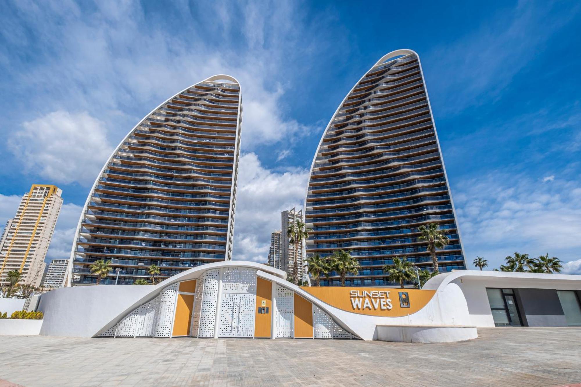 Sunset Waves 18-35 Poniente Beach Resort Benidorm Bagian luar foto